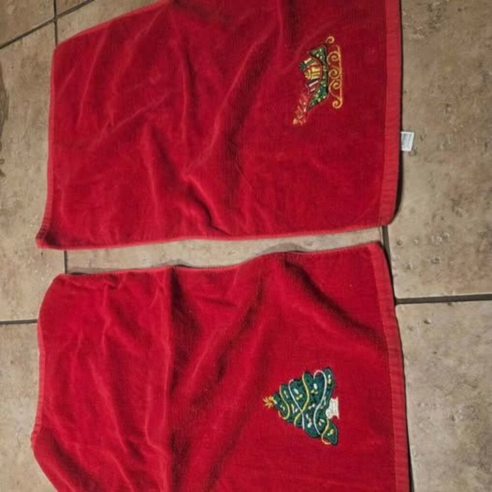 Set of 2 Christmas Hand Towels Red Embroidered